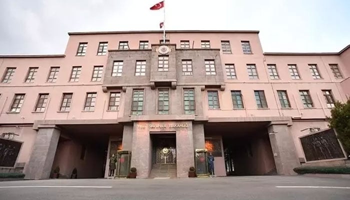 ترکیہ کی طرف آنے والا ایرانی بیلسٹک میزائل مار گرایا: ترک وزارت دفاع