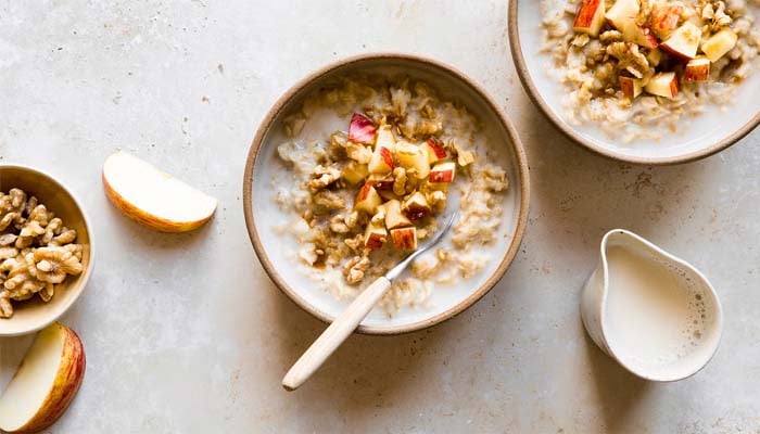 Can oatmeal help with weight loss while maintaining overall health?