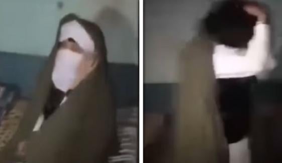 بنوں: مردانہ حلیہ اپنانے پر مسلح افراد کا لڑکی پر بہیمانہ تشدد، ویڈیو وائرل کر دی