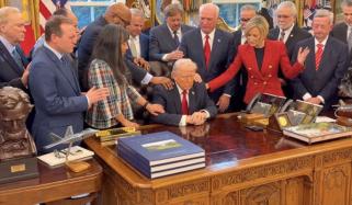 ایران سے جنگ کے بعد اوول آفس میں ٹرمپ کیلئے خصوصی دعا کا اہتمام، ویڈیو وائرل