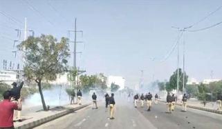 کراچی میں امریکی قونصل خانے پر ہنگامہ آرائی میں 11 افراد کی ہلاکت، انکوائری کا آغاز