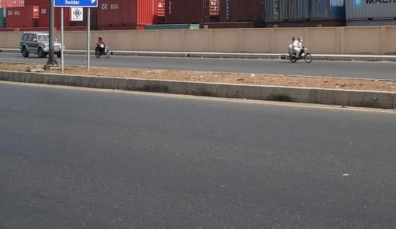 کراچی: جناح برج سے پی آئی ڈی سی جانے والا روڈ چھوٹے ٹریفک کیلئے کھول دیا گیا