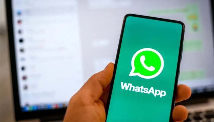 WhatsApp experiments new rounded chat bubble design