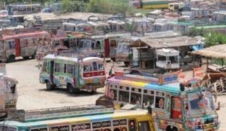 کراچی: ڈیزل کی قیمتوں میں اضافے کے بعد بس کے کرائے میں اضافہ