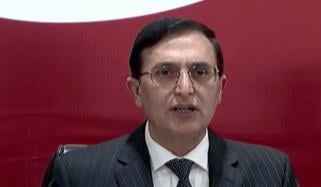 وزرا کہتے رہے پیٹرول کا مہینے کا اسٹاک ہے، اگر تھا تو قیمت 20 فیصد کیوں بڑھائی؟، بیرسٹر گوہر