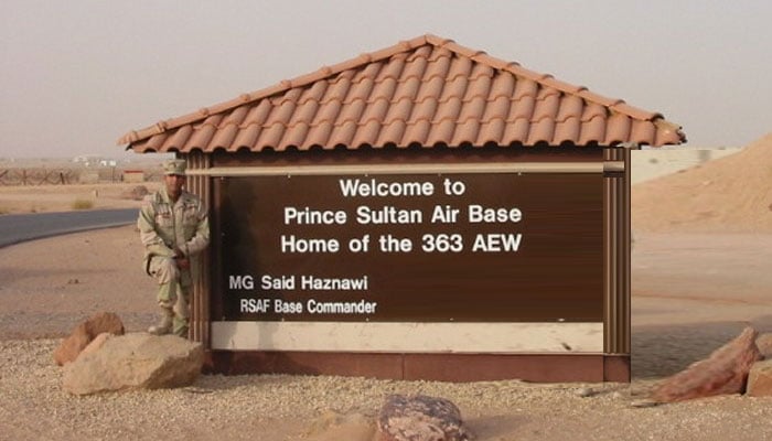 پرنس سلطان ایئربیس پر داغے گئے 6 بیلسٹک میزائل فضا میں تباہ کر دیے، سعودی وزارت دفاع