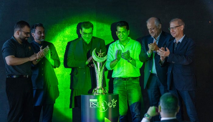 پی ایس ایل 11 کی چمچماتی ٹرافی کی تقریب رونمائی