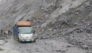 بارش اور لینڈ سلائیڈنگ سے گلگت بلتستان کا زمینی رابطہ منقطع
