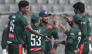 پہلا ون ڈے: بنگلادیش کیخلاف پاکستان کی بیٹنگ جاری