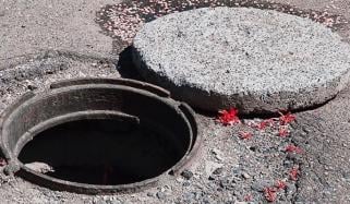 لاہور: ڈھائی سالہ بچہ مین ہول میں گر کر جاں بحق