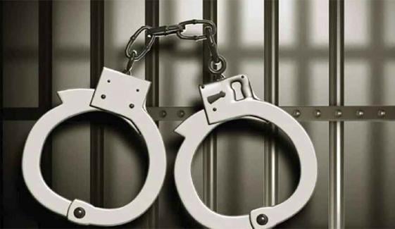 لاہور: بزرگ شہری کی نازیبا ویڈیو بنا کر بلیک میل کرنیوالی ماں بیٹی سمیت 3 ملزمان گرفتار