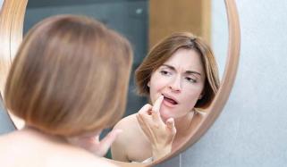 آنتوں کے کینسر کی ابتدائی علامات منہ میں ظاہر ہوتی ہیں، ماہرین صحت