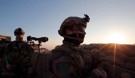 عراق، مخمور میں فرانسیسی فوجی اڈے پر حملہ، 6 فوجی زخمی