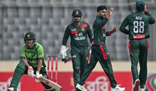 دوسرا ون ڈے: پاکستان کی بنگلادیش کیخلاف بیٹنگ جاری