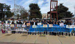 کشمیری وفد کا جنیوا میں اقوامِ متحدہ کے دفتر کے باہر احتجاجی مظاہرہ، مسئلہ کشمیر کے فوری حل پر زور