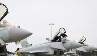 برطانیہ نے قطر، قبرص میں ٹائفون، ایف 35 طیارے تعینات کردیے