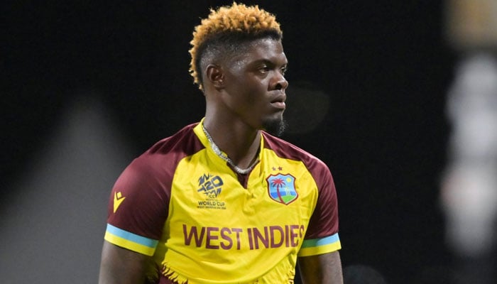 ویسٹ انڈیز کے فاسٹ بولر الزاری جوزف—فائل فوٹو