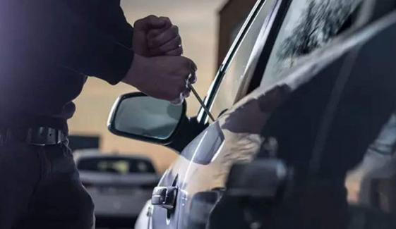 کراچی: ملزمان 3 بچوں سمیت کار چوری کرکے فرار، پولیس نے پکڑ لیا