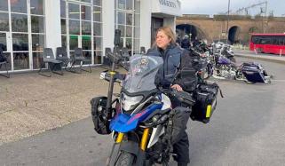 برٹش پاکستانی خاتون بائیکر کا لندن تا لاہور تاریخی سفر شروع