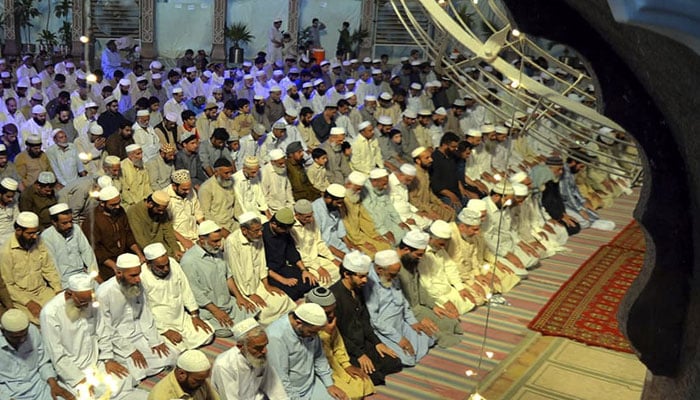 رمضان کی 27 ویں شب پر لیلۃ القدر کی تلاش، خصوصی عبادات کا اہتمام