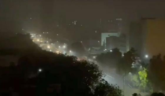 کراچی میں بارش کے دوران حادثات، 19 افراد جاں بحق