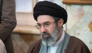 مجتبیٰ خامنہ ای اسرائیلی حملے میں بال بال بچے ہيں، برطانوی اخبار