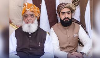 مولانا فضل الرحمٰن کے صاحبزادے کے اسکواڈ کی گاڑی کو حادثہ، 2 رضا کار جاں بحق