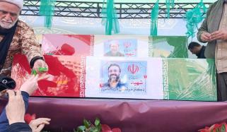 علی لاریجانی و دیگر کی اللہ اکبر کی صداؤں میں نمازِ جنازہ، ہزاروں افراد کی شرکت