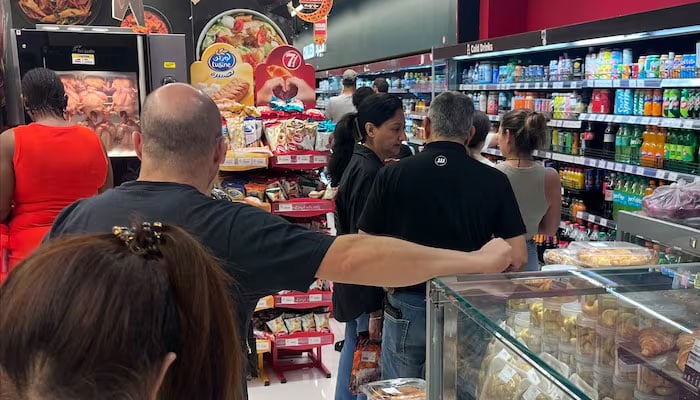 دبئی: اشیائے ضروریہ کی قیمتوں میں ناجائز اضافہ، دکانداروں پر بھاری جرمانے