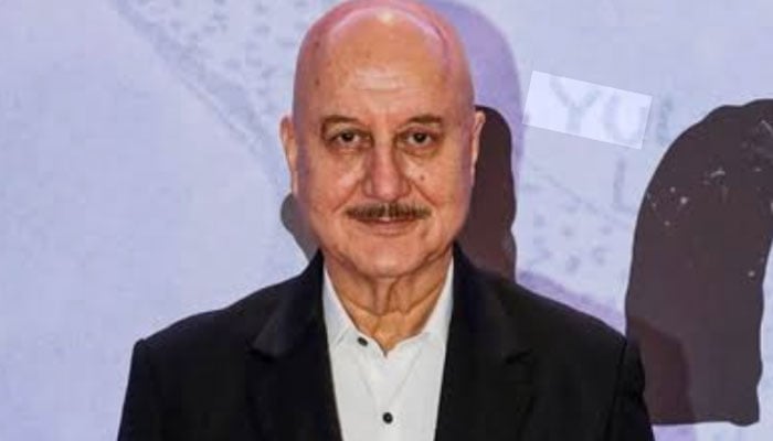 سر پر بال لگانے کیلئے رقم کی پیشکش ہوئی، میں نے انکار کردیا تھا، انوپم کھیر