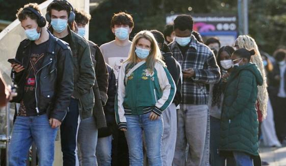 انگلینڈ بھر میں ڈاکٹروں کو گردن توڑ بخار کی علامات پر نظر رکھنے کی ہدایت