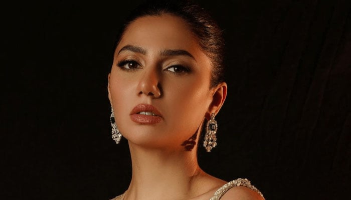 Mahira Khan pens heartfelt message for her ‘Aag Lagay Basti Mein’ film