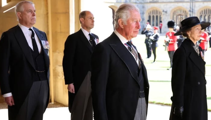 Andrew Mountbatten-Windsors siblings forced to pick side after his arrest