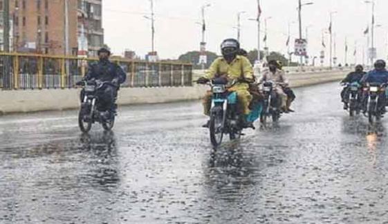 کراچی کے مختلف علاقوں میں صبح سویرے گرج چمک کے ساتھ بارش