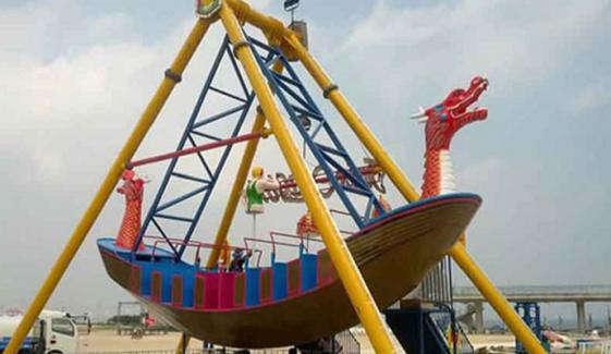 سیالکوٹ: پارک میں جھولا چلتے ہوئے گر گیا، 4 بچے زخمی