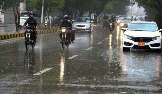  کراچی کے مختلف علاقوں میں صبح سویرے گرج چمک کے ساتھ بارش