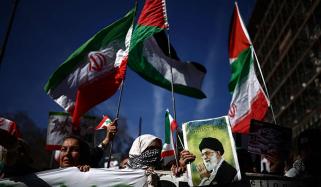 ایران پر امریکا و اسرائیل کے حملوں کیخلاف ہزاروں افراد کا سینٹرل لندن میں احتجاج 