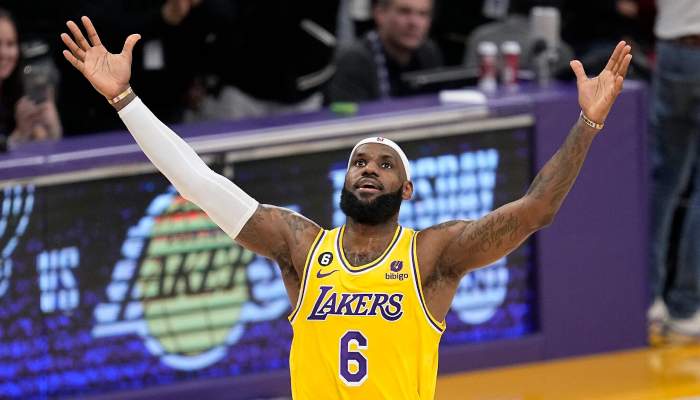 LeBron James achieves historic milestone, sets new all-time record