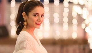 اداکارہ ثروت گیلانی فلم پریمیئر میں شرکت پر تنقید کی زد میں