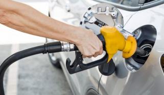 لگژری گاڑیوں کے فیول پر لیوی 300 روپے کرنے کا فیصلہ 