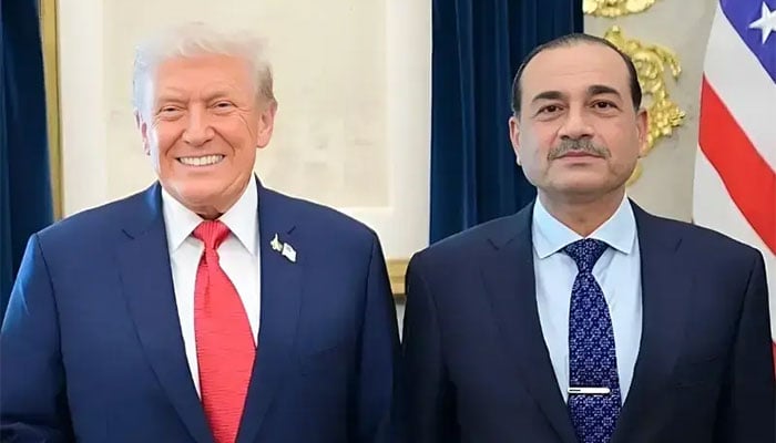 پاکستان خود کو ایران کے خلاف جنگ کے خاتمے کیلئے ایک مرکزی ثالث کے طور پر پیش کر رہا ہے: برطانوی اخبار