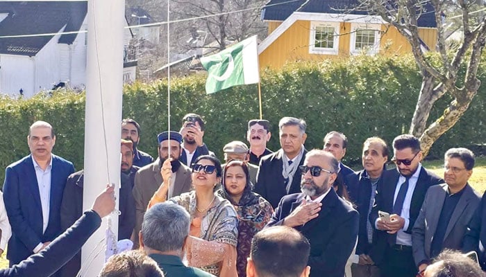ناروے، پاکستانی سفارتخانے میں یوم پاکستان کی سادہ مگر پروقار تقریب