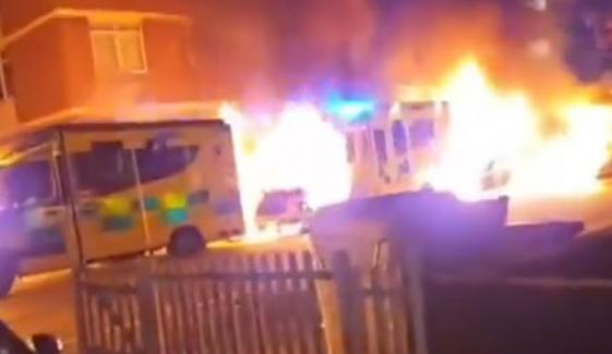 لندن: یہودی علاقے گولڈرزگرین میں یہودی کمیونٹی ایمبولینس سروس کی 4 گاڑیاں جلادی گئیں