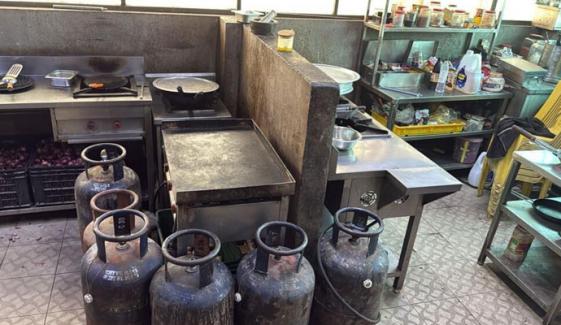 بھارت میں گیس نہ ہونے کی وجہ سے کاروبار بند ہونے لگے، برطانوی اخبار