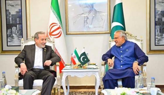 اسحاق ڈار کا ایرانی ہم منصب عباس عراقچی سے رابطہ، مذاکرات اور سفارتکاری پر زور