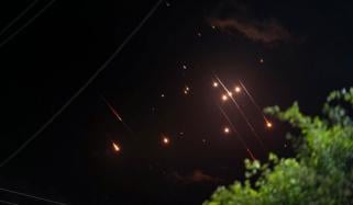 ایران نے اسرائیل پر مزید میزائل داغ دیے، گاڑیوں اور گھروں کو نقصان