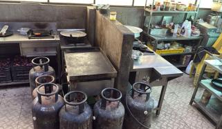 بھارت میں گیس نہ ہونے کی وجہ سے کاروبار بند ہونے لگے، برطانوی اخبار