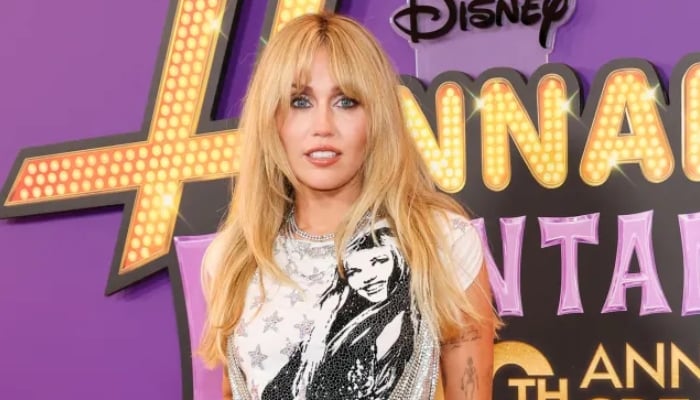 Miley Cyrus jokes about being green in showbiz before starting ‘Hannah Monatana’