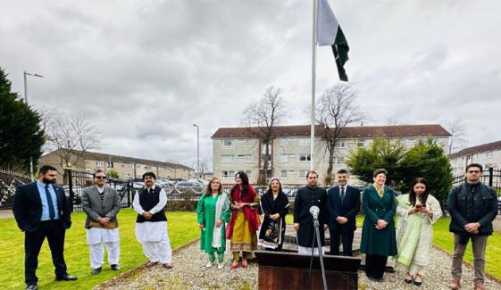 اسکاٹ لینڈ میں یوم پاکستان کی پر وقار تقریب، قونصل جنرل رانا ثمر نے قومی پرچم لہرایا