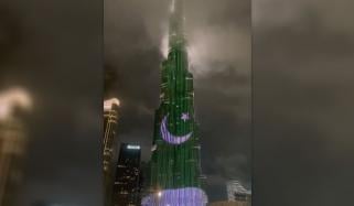 یوم پاکستان پر برج خلیفہ پاکستانی پرچم کے رنگوں سے جگمگا اُٹھا